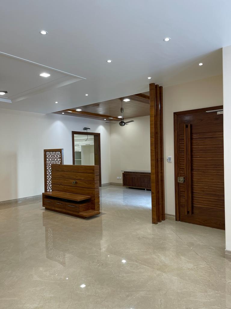 Resale 6+ Bedroom 500 Sq.Yd. Independent House in Chandigarh Airport