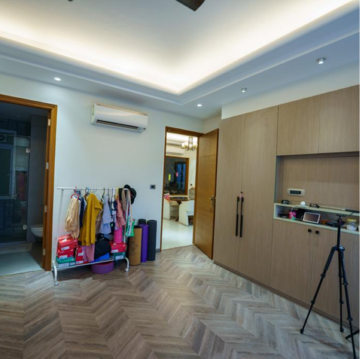Room in 4 BHK Builder Floor at Emaar MGF Emerald Hills, Sector 65 – for Rent