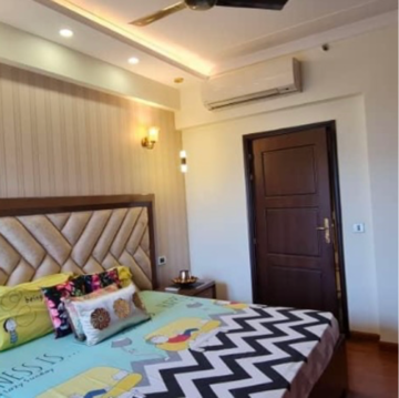Bedroom in 3 BHK Apartment at Central Park Resorts, Sector 48 – for Rent
