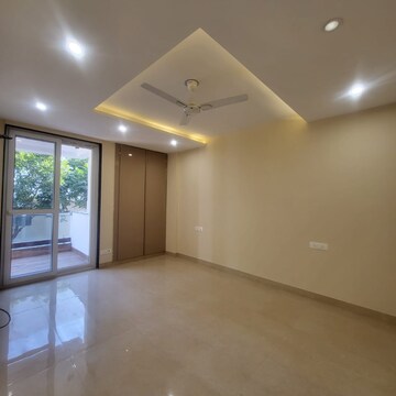 Room in 3 BHK Builder Floor at Sector 57 – for Rent