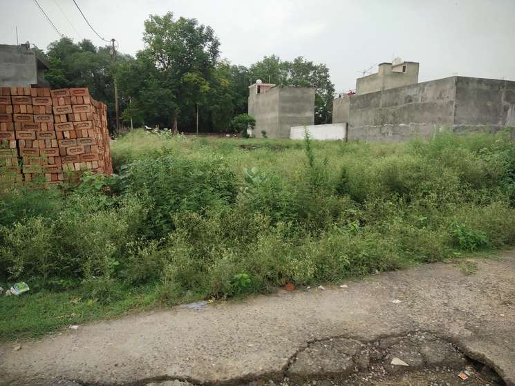 270 Sq.Mt. Plot in Gn Sector pi Greater Noida