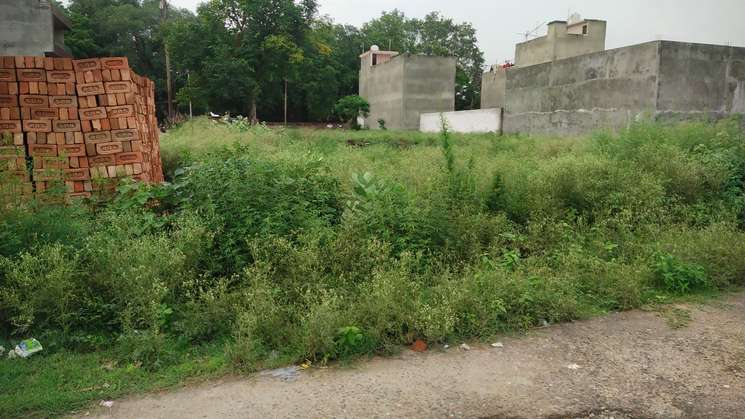 270 Sq.Mt. Plot in Gn Sector pi Greater Noida