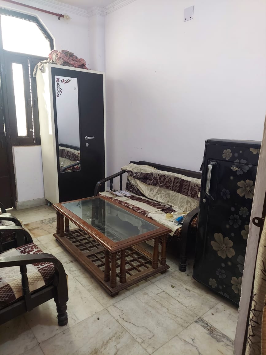 Rental Commercial Shop 450 Sq.Ft. in Laxmi Nagar Delhi 5486465