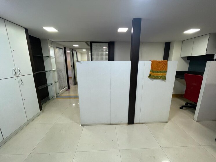Room, knox-plaza Commercial Office Space 1800 Sq.Ft. In Malad West Mumbai 5572491