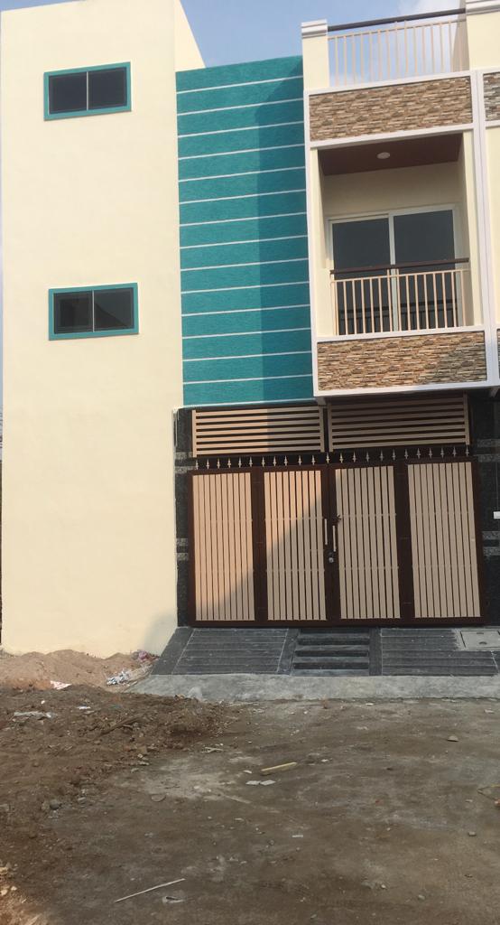 Resale 4 Bedroom 3000 Sq.Ft. Independent House in Puppalaguda Hyderabad