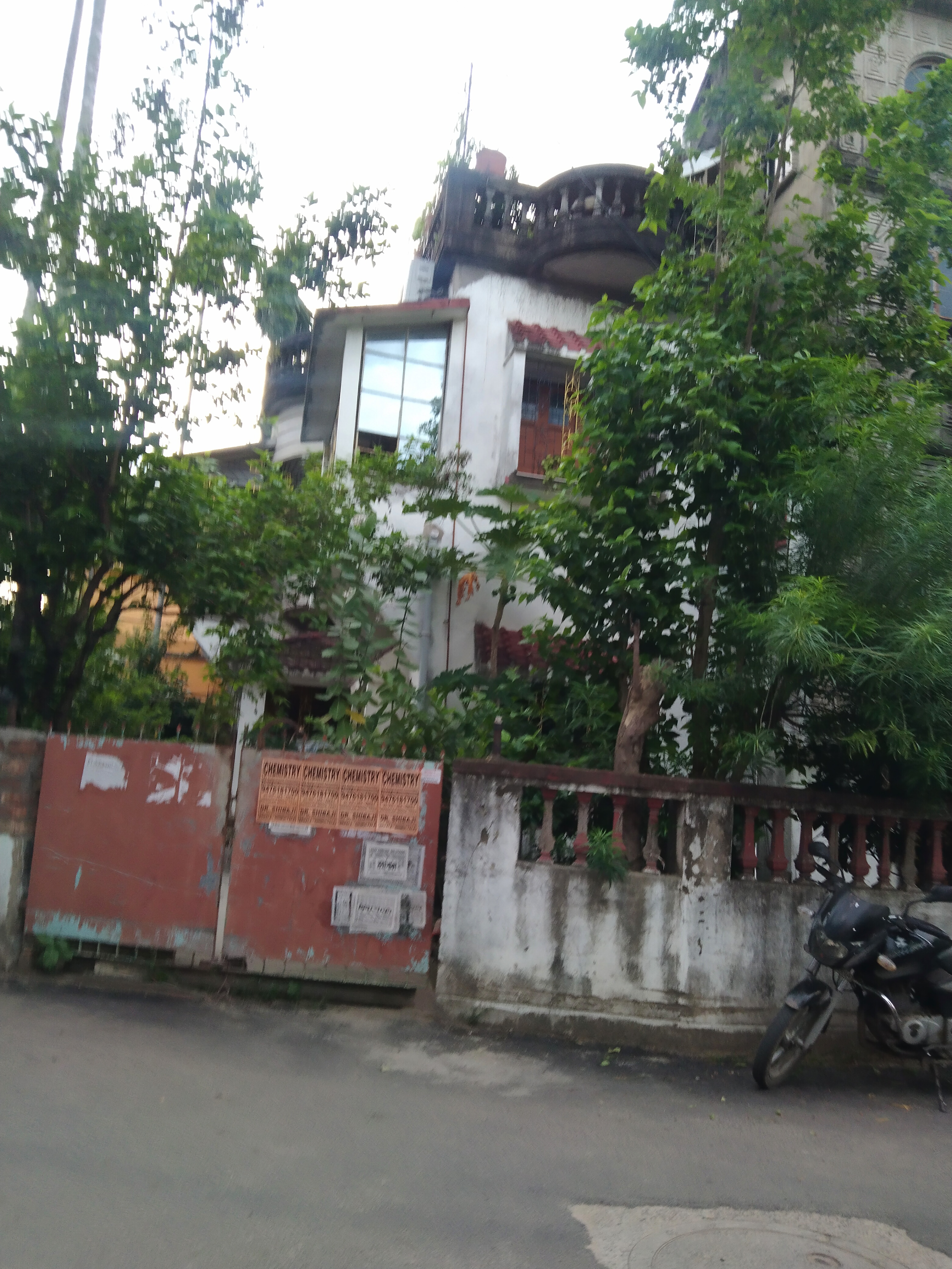 Resale 6+ Bedroom 2500 Sq.Ft. Independent House in Taratala Kolkata