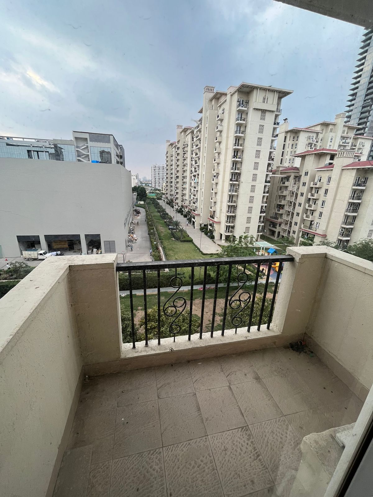 2.5 BHK Apartment For Rent in Emaar Emerald Estate Sector 65 Gurgaon  5599017