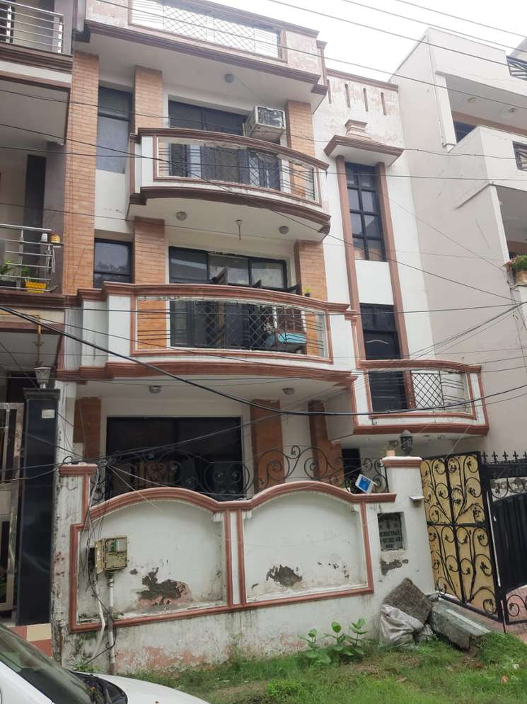 6+ Bedroom 112 Sq.Mt. Independent House in Sector 40 Noida