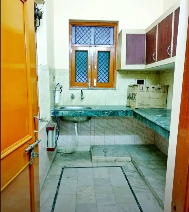 Rental 2.5 Bedroom 1800 Sq.Ft. Independent House in Aliganj Lucknow