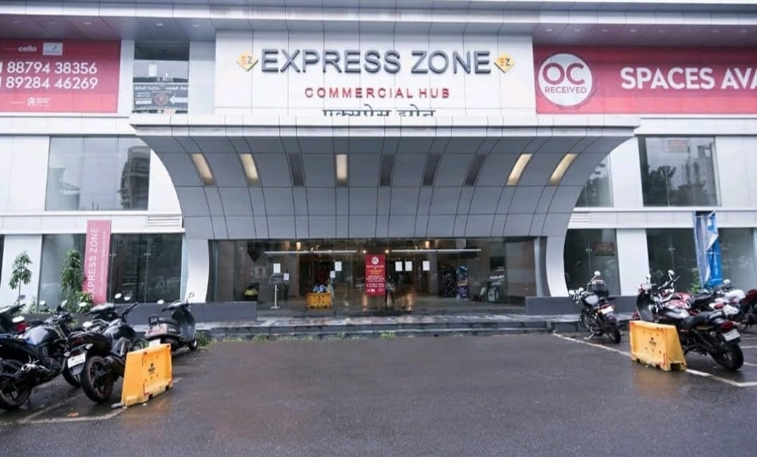 Rental Commercial Office Space 140 Sq.Ft. in Express Zone, Malad East