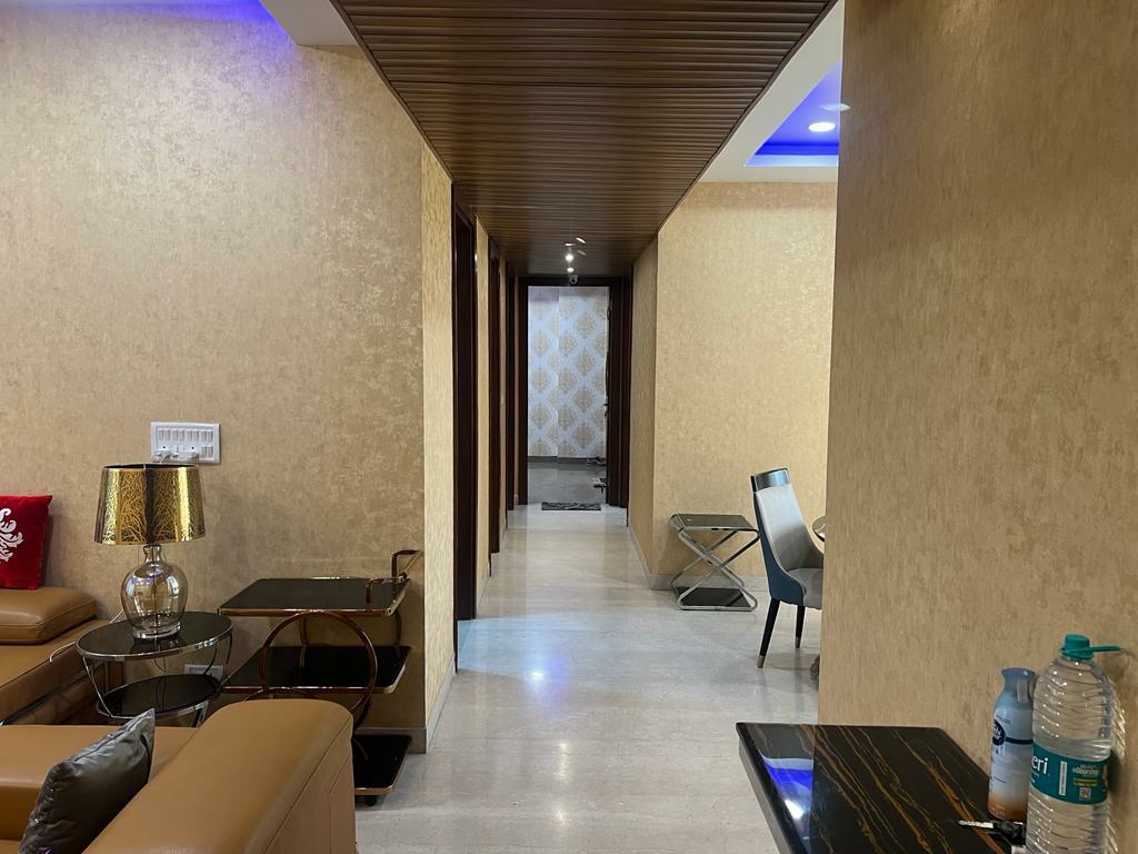 Resale 3.5 Bedroom 2000 Sq.Ft. Apartment in SAS Shalimar Grand, Butler