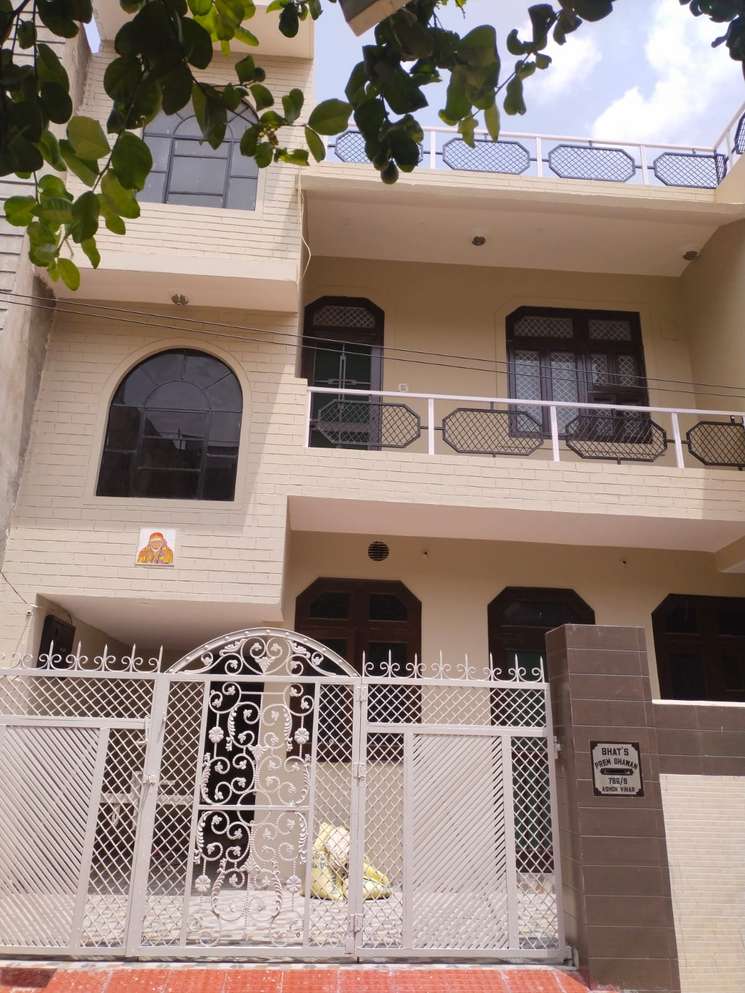 6 Bedroom 150 Sq.Yd. Independent House in Ashok Vihar Phase ii Gurgaon