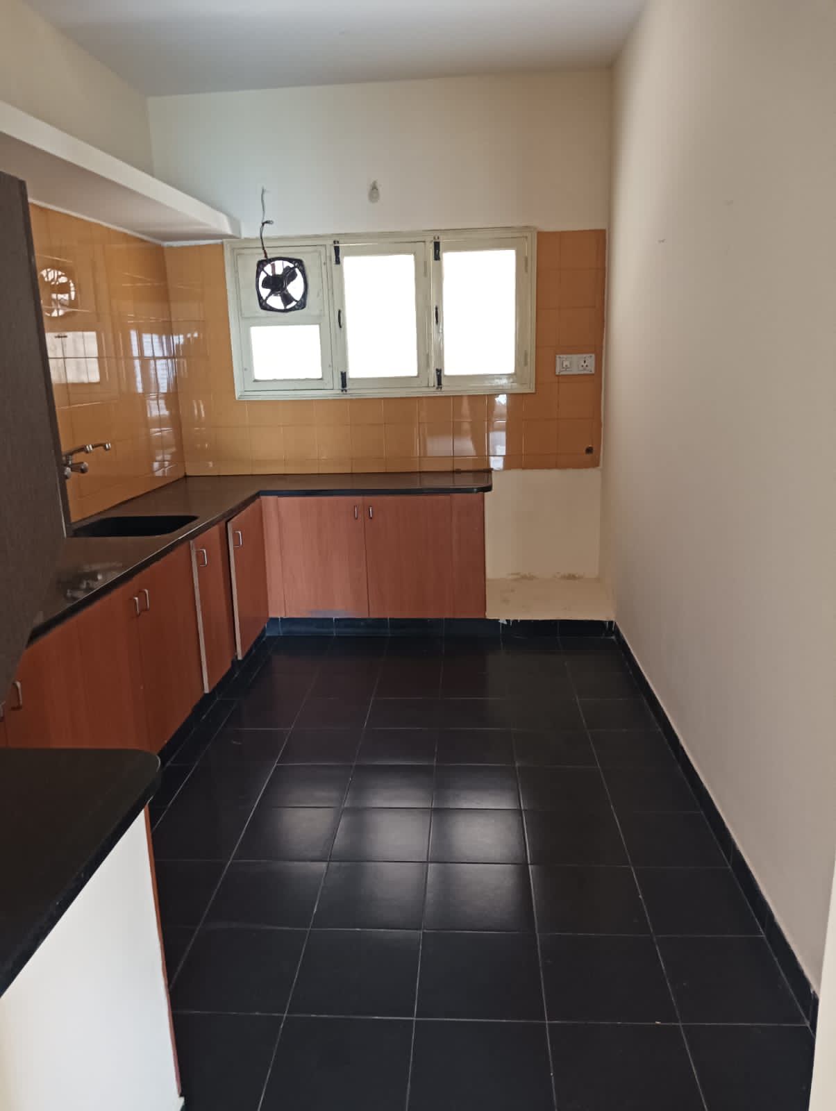 Rental Commercial Showroom 10000 Sq.Ft. in Jp Nagar Bangalore 5632927