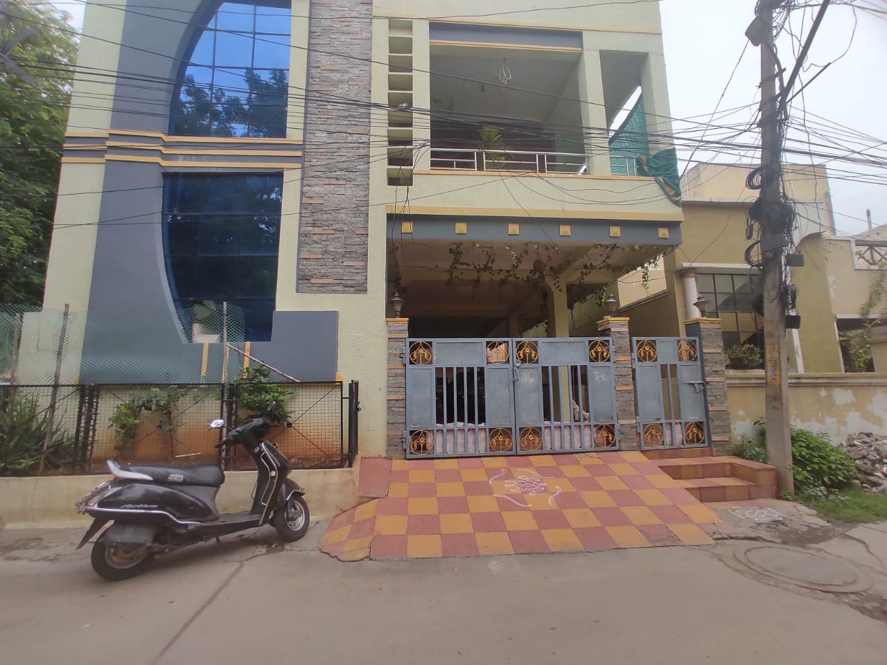 Resale 3 Bedroom 160 Sq.Yd. Independent House in Manikonda Hyderabad