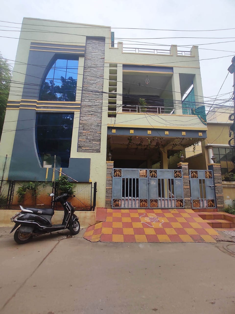Resale 3 Bedroom 160 Sq.Yd. Independent House in Manikonda Hyderabad