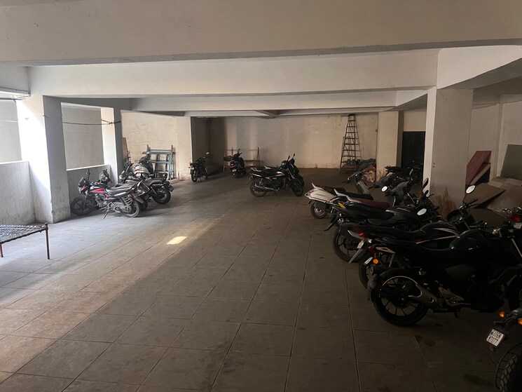 Parking, navrangpura Commercial Office Space 21000 Sq.Ft. In Navrangpura Ahmedabad 5631316