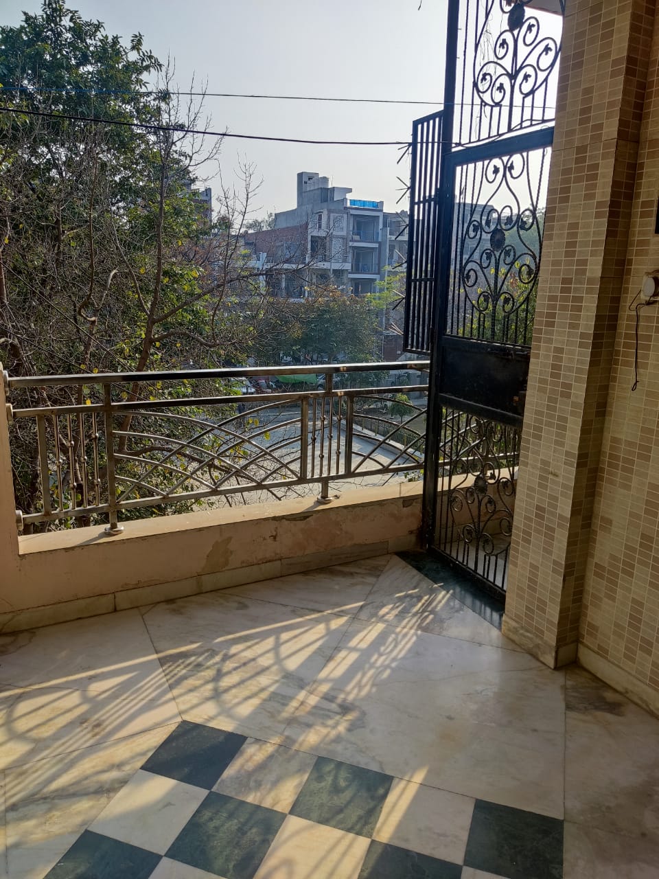 Rental 3 Bedroom 1200 Sq.Ft. Independent House in RWA Rajouri Garden