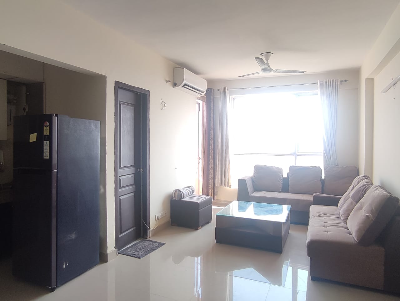 Rental 4 Bedroom 3560 Sq.Ft. Apartment in Hawelia Valenova Park, Noida