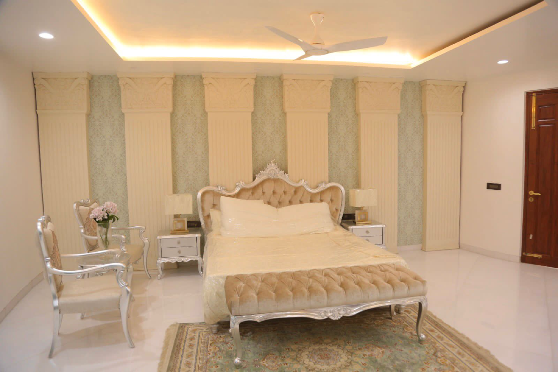 Resale 3 Bedroom 2700 Sq.Ft. Villa in Sainik Farm Delhi 5871778