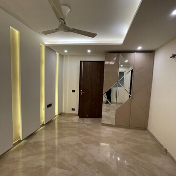 Room in 3 BHK Apartment at Sector 63 – for Rent