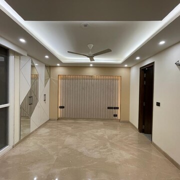 Room in 3 BHK Apartment at Sector 63 – for Rent