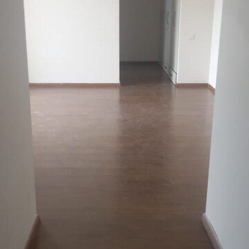 Room in 3 BHK Apartment at Ireo Victory Valley, Sector 67 – for Rent