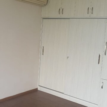 Room in 3 BHK Apartment at Ireo Victory Valley, Sector 67 – for Rent