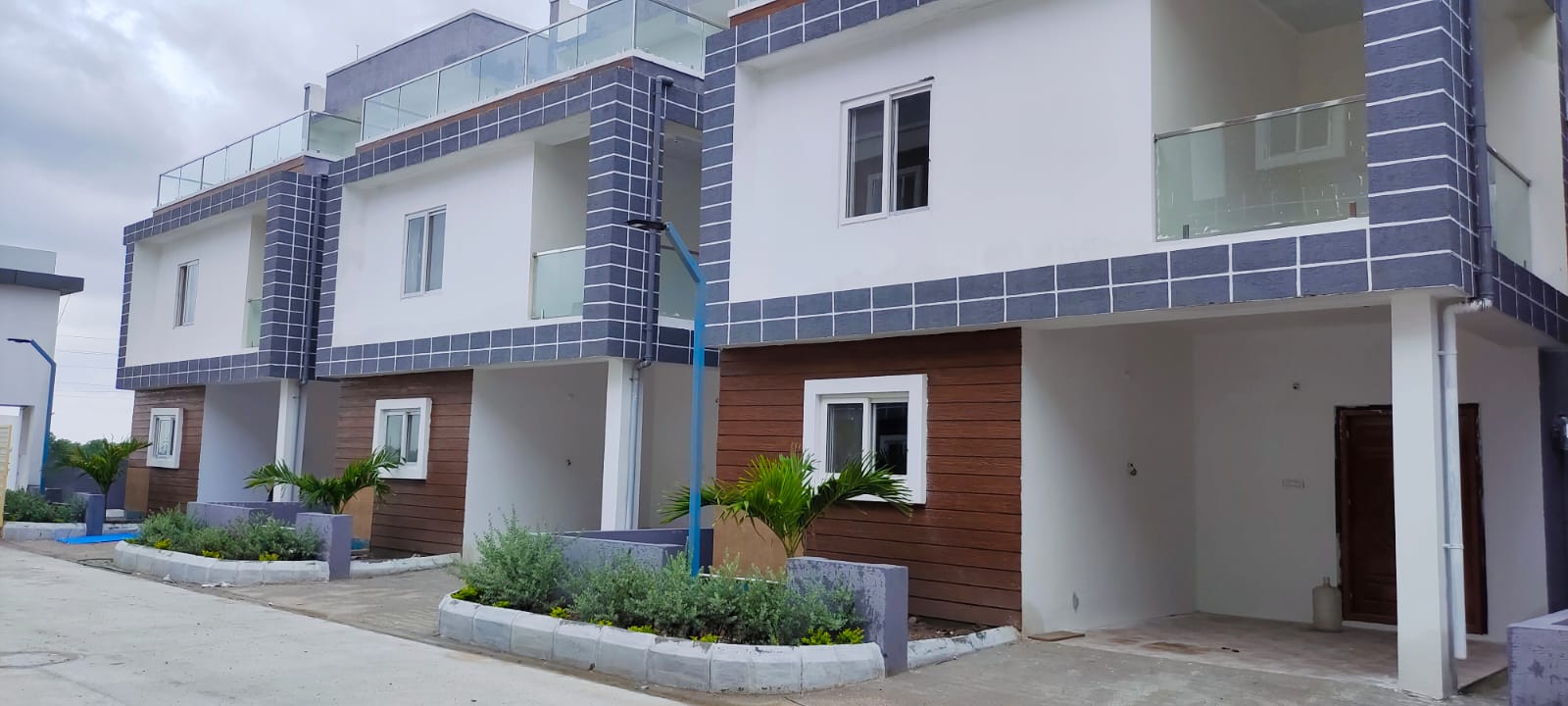 Resale 3 Bedroom 1794 Sq.Ft. Apartment in RDB Legend Harmony