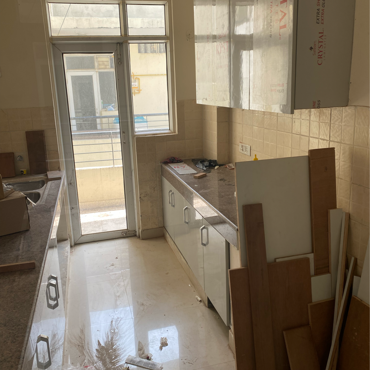 Rental 3 Bedroom 1800 Sq.Ft. Apartment in JKG Palm Resort, Raj Nagar