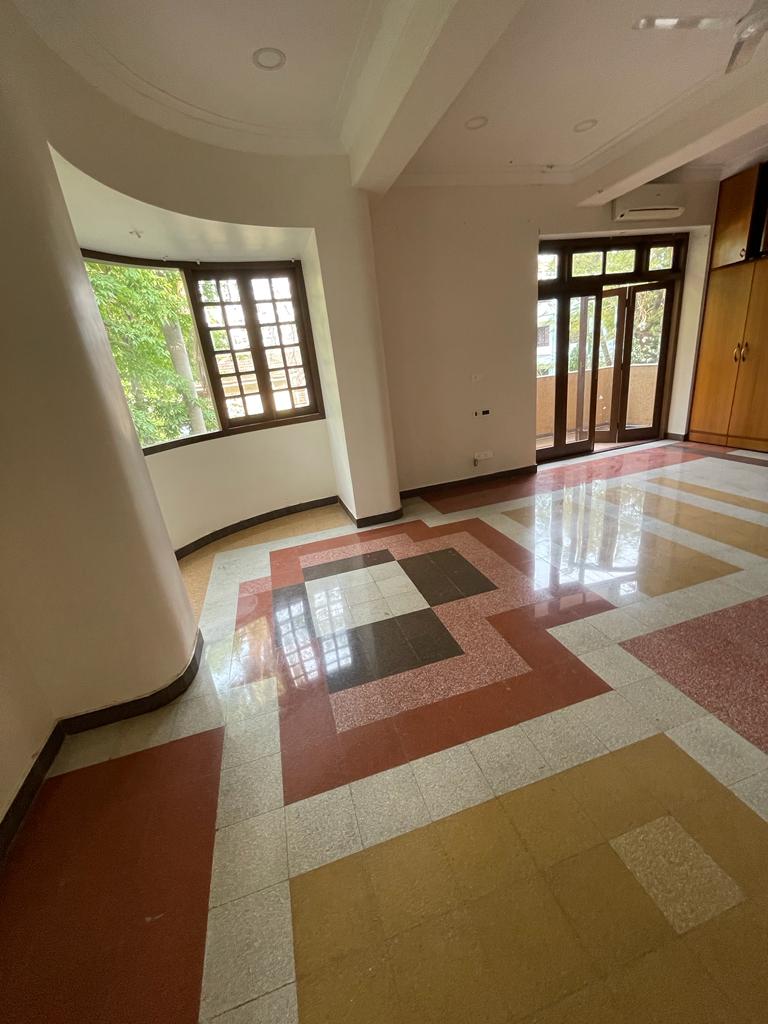 Rental 3 Bedroom 4000 Sq.Ft. Apartment in Cuffe Parade Mumbai 5658341