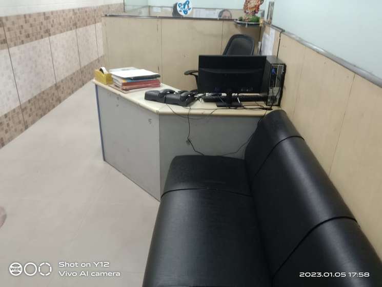 Commercial Office Space 100 Sq.Ft. in Kalkaji Delhi