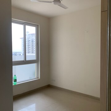 Room in 3 BHK Apartment at Emaar Emerald Estate, Sector 65 – for Rent