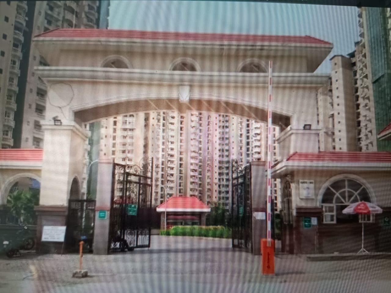 Resale 4 Bedroom 3619 Sq.Ft. Penthouse in Amrapali Sapphire, Sector 45