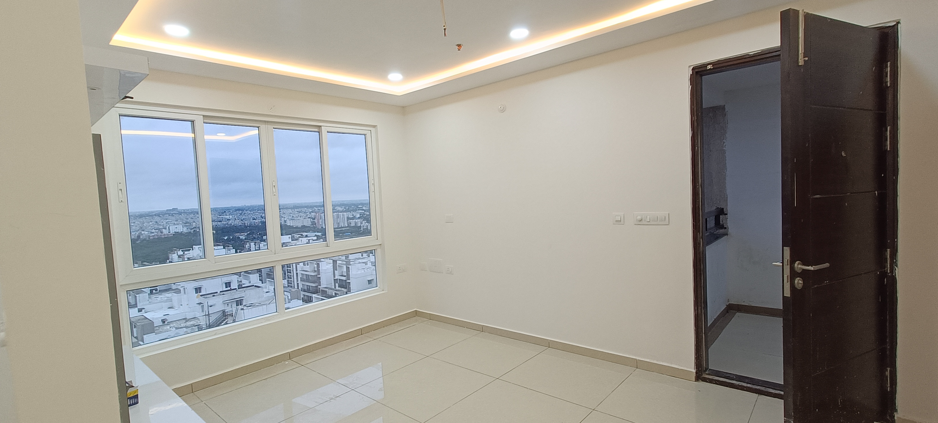 Rental 3 Bedroom 2024 Sq.Ft. Apartment in Jain Ravi Gayatri Heights, Hi