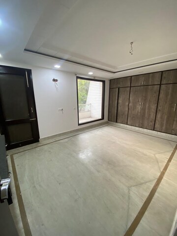 Room in 4 BHK Builder Floor at Janakpuri – for Rent