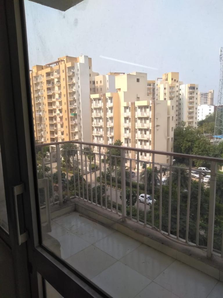 Resale 3 Bedroom 1475 Sq.Ft. Apartment in Orris Carnation Residency