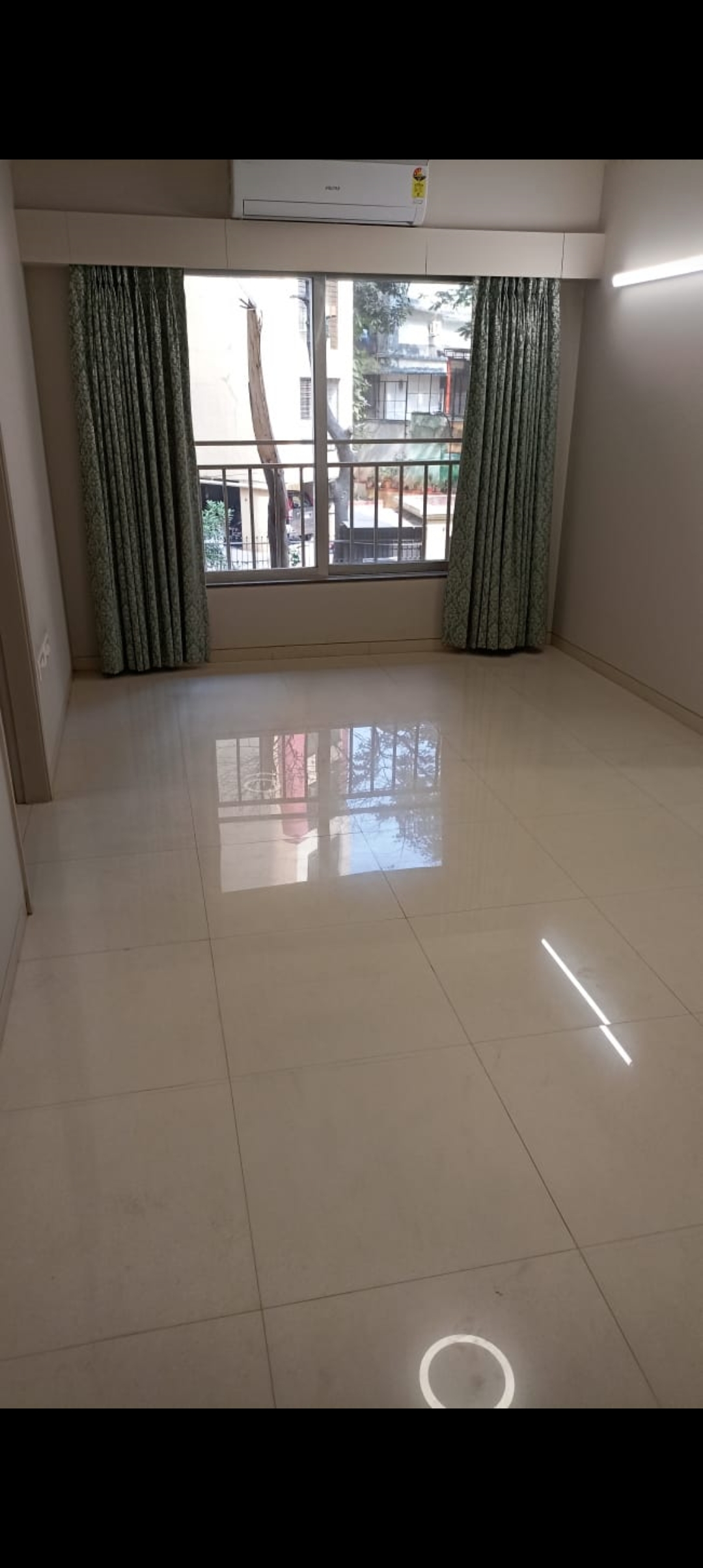 Resale 3 Bedroom 950 Sq.Ft. Apartment in K Raheja Interface Heights