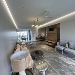 Room in 4 BHK Apartment at Lulla Nagar – for Sale