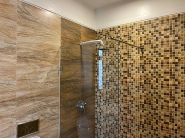 Furnished Amenities in 4 BHK Apartment at DLF The Primus, Sector 82a – for Sale