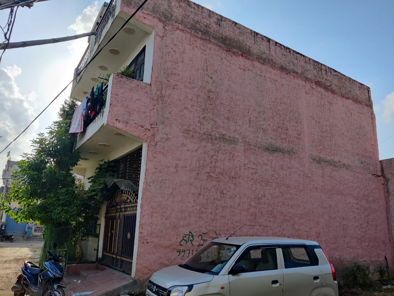 Resale 5 Bedroom 100 Sq.Yd. Independent House in Maruti Kunj Gurgaon