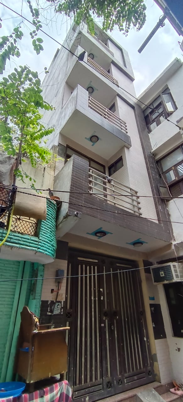 Resale 4 Bedroom 38 Sq.Yd. Independent House in Dwarka Mor Delhi 5697684