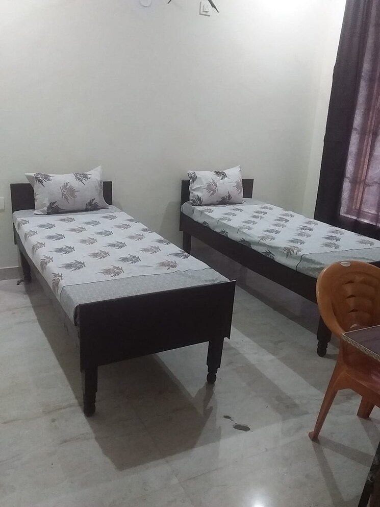 Room, sector 37 Pg For Boys & Girls In Sector 37 5698736