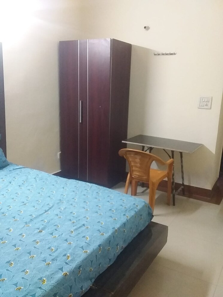 Room, sector 37 Pg For Boys & Girls In Sector 37 5698736