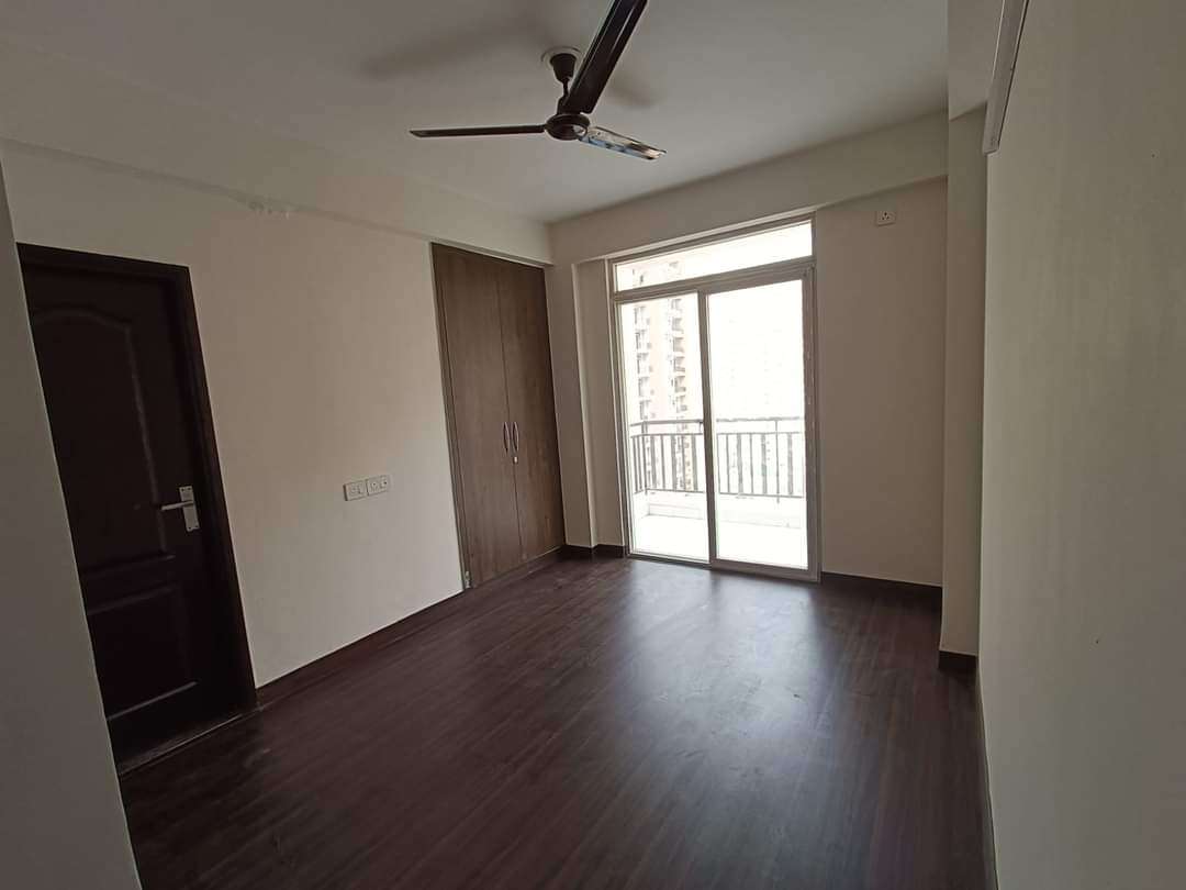 Rental Studio 500 Sq.Ft. Independent House in RWA Apartments Sector 41