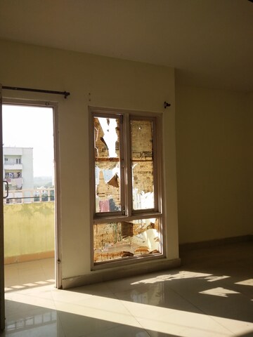Room in 2 BHK Apartment at Gomti Nagar – for Rent