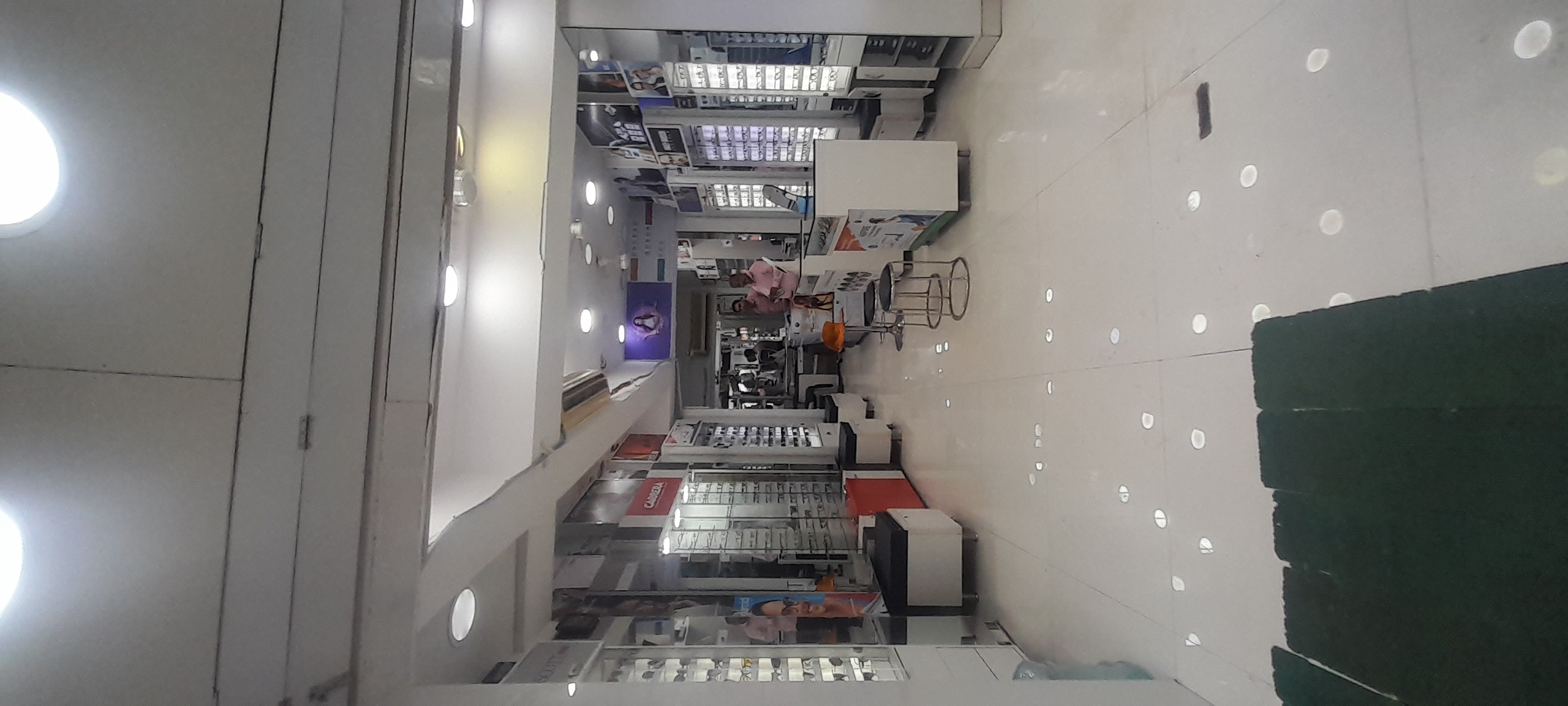 Titan showroom in outlet goregaon east