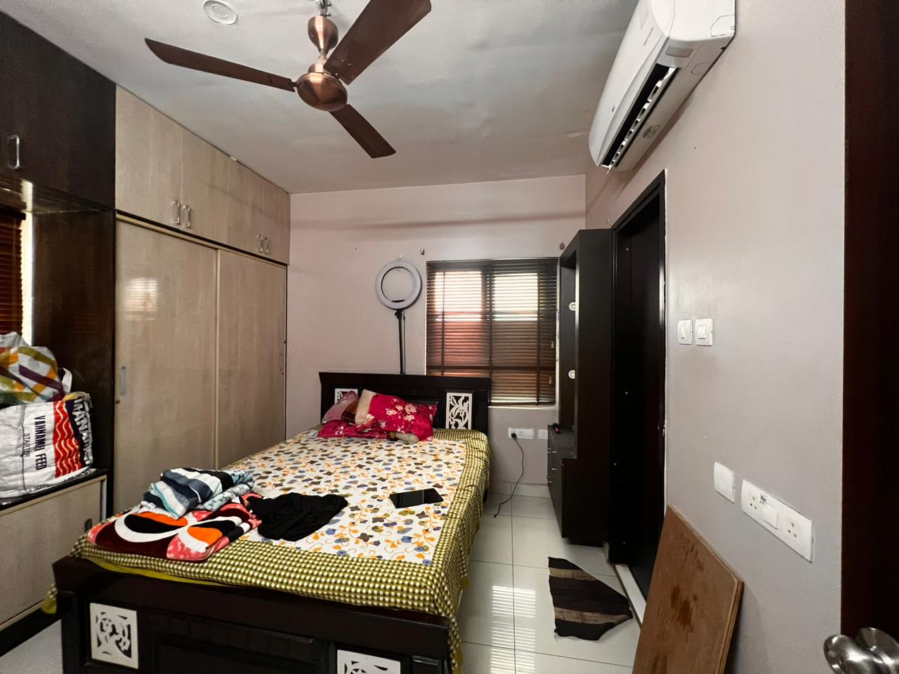 Resale 3 Bedroom 1580 Sq.Ft. Apartment in Cybercity Rainbow Vistas Rock