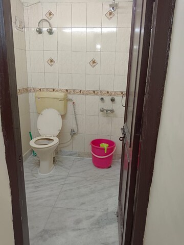 Attached Bathroom in 1 BHK Builder Floor at Lajpat Nagar 4 – for Rent