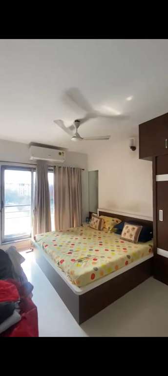 2 BHK Apartment फॉर रीसेल इन Kandivali West Mumbai  5720749