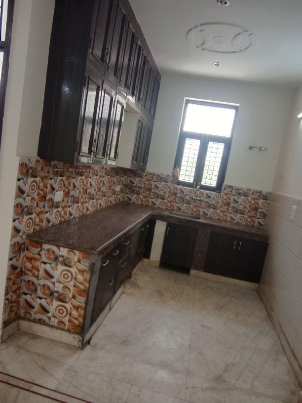Rental 3 Bedroom 200 Sq.Yd. Builder Floor in Green Fields Colony